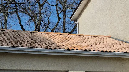 Image de SF COUVERTURE 13 NETTOYAGE TOITURE FAÇADE DALLAGE COUVERTURE ZINGUERIE CHARPENTE ISOLATION GOUTTIÈRE