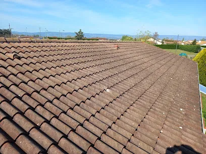 Image de Sonnyrenov Dijon couvreur, zingueur Peintre extérieure Demoussage toiture Habillage pvc Peinture toiture demoussage toitures