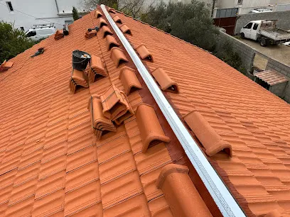 Image de Vignal rénovation Couvreur - Réparation toiture - Nettoyage toiture - Travaux de peinture