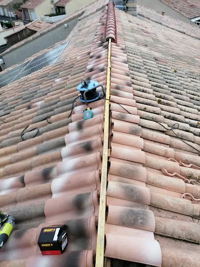Image de Yohan habitat: Artisan couvreur Nettoyage traitement toiture Ravalement façade Peinture couverture 34 Hérault Cournonterral